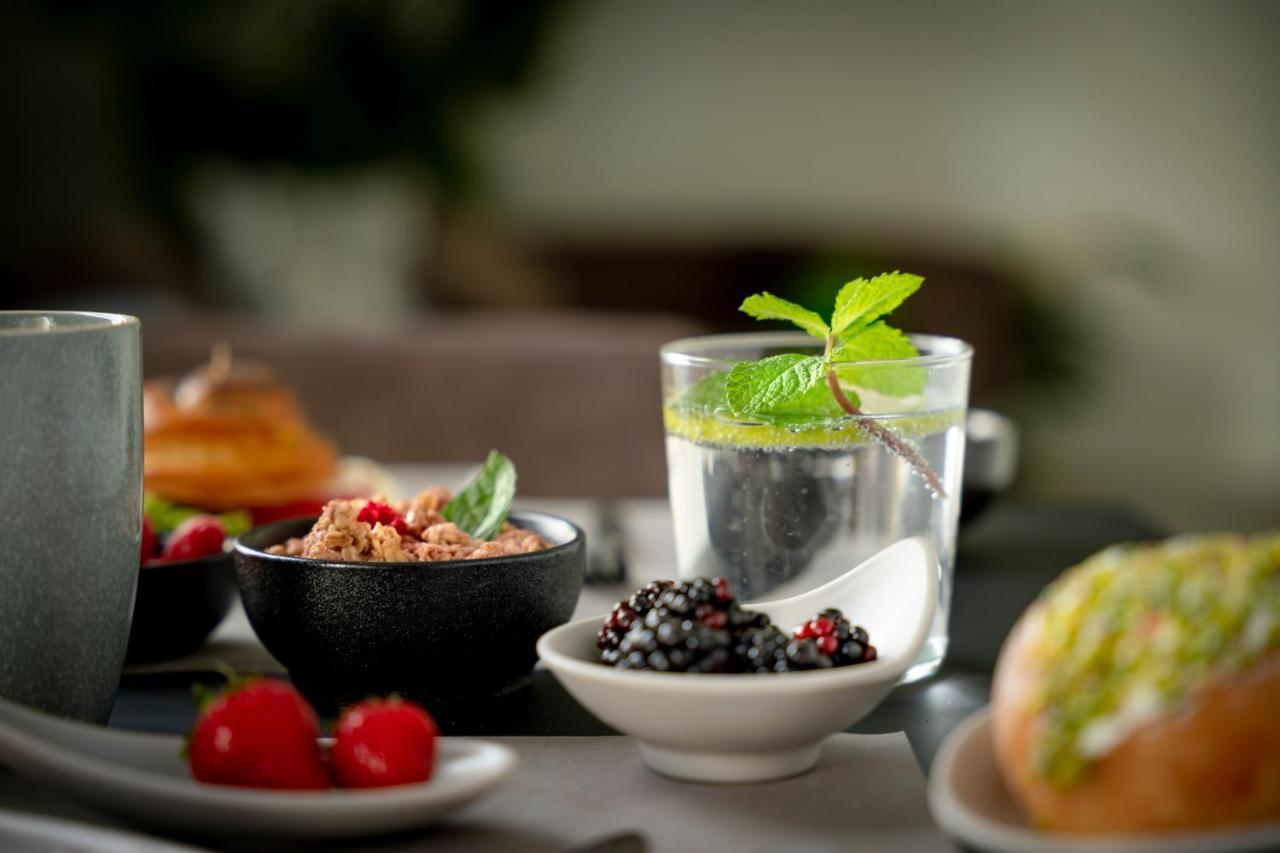 Civico25 Suite Hotel Габиче Маре Екстериор снимка