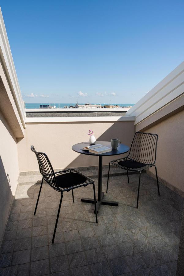 Civico25 Suite Hotel Габиче Маре Екстериор снимка