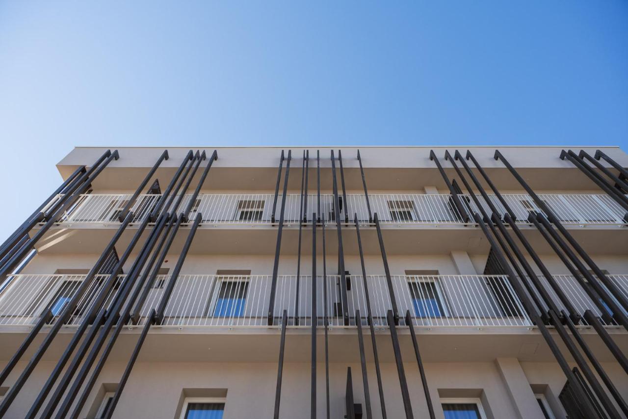 Civico25 Suite Hotel Габиче Маре Екстериор снимка